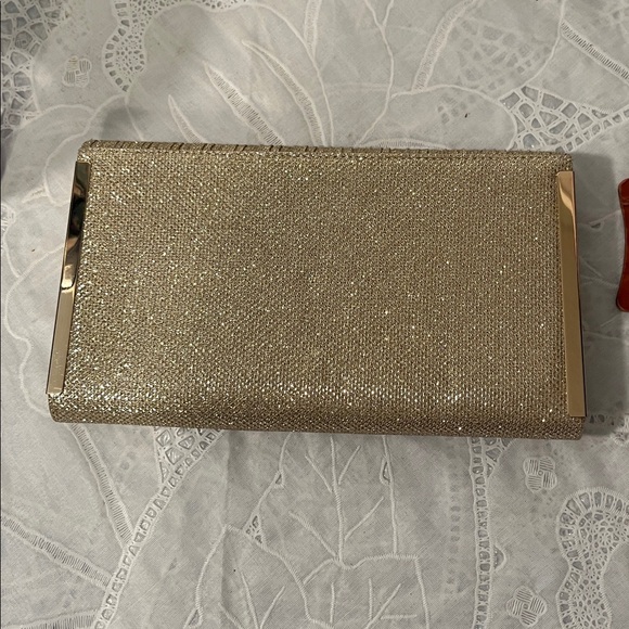 Elegant Gold Tone Clutch Bag - Picture 4 of 8